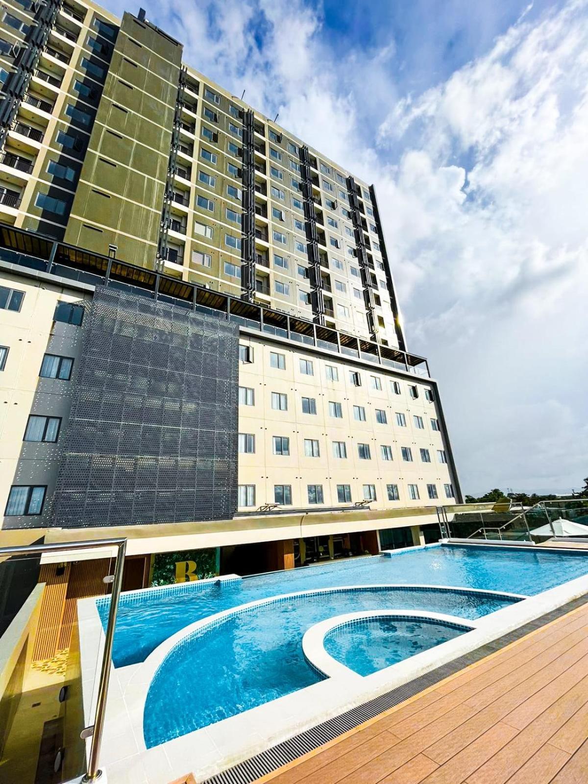 Uma Hotel And Residences Naga  Buitenkant foto